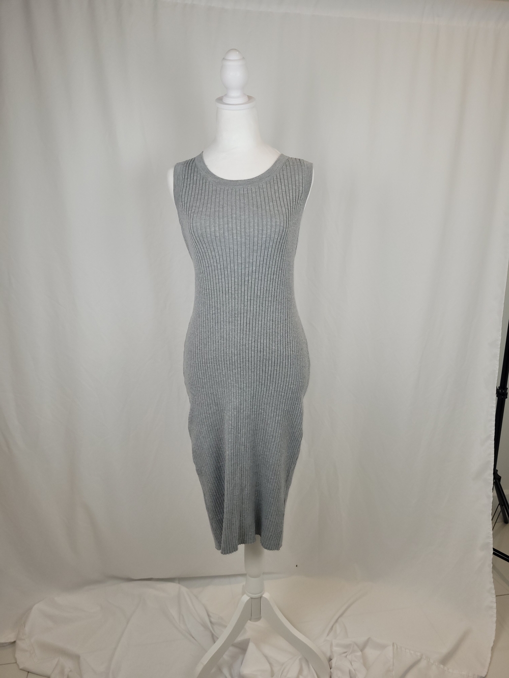 Magaschoni Sleeveless Ribbed Knit Midi Dress in Gray